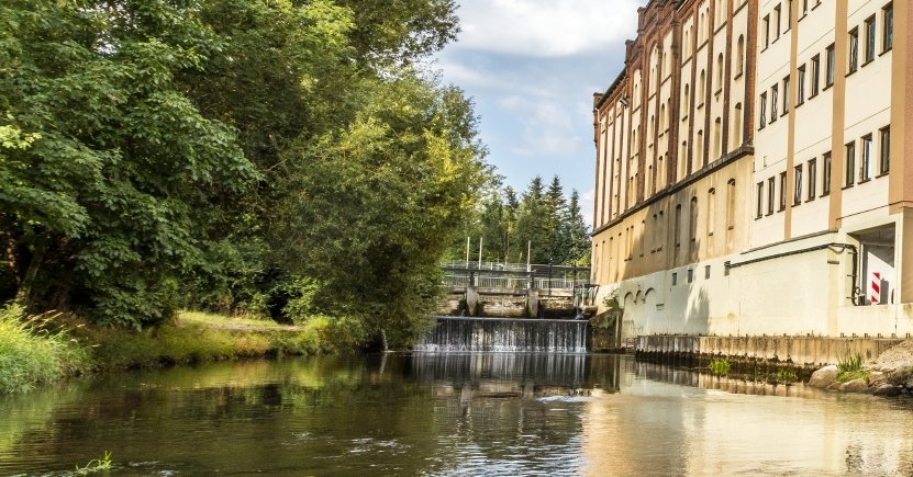 Wasserkraftwerk zur eigenen Energieerzeugung Wasserkraftwerk zur eigenen Energieerzeugung